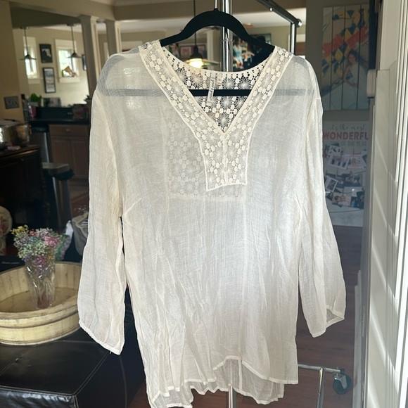Cream Tunic with Crotchet details - Picture 1 of 3